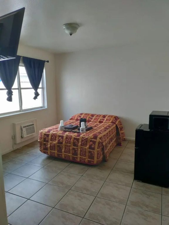 Crown Inn & Suites