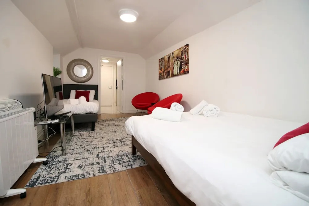 Comfortable Studio Near City Centre, Free Parking