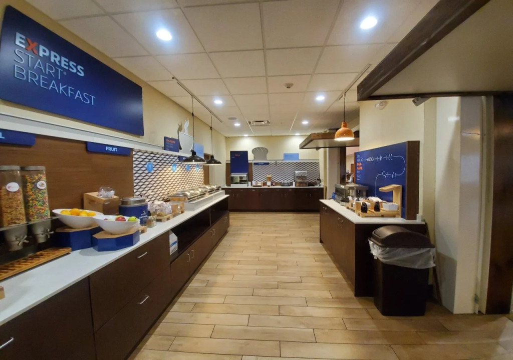 Holiday Inn Express & Suites Sandusky by IHG