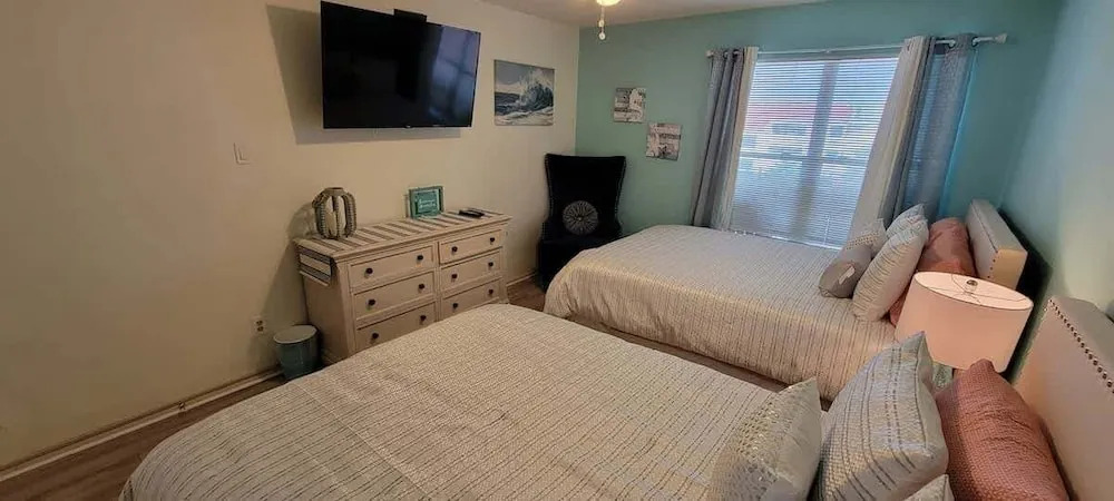 Private Beach Access Pool & Hot Tub Bbq Pits 1 Bedroom Home by RedAwning