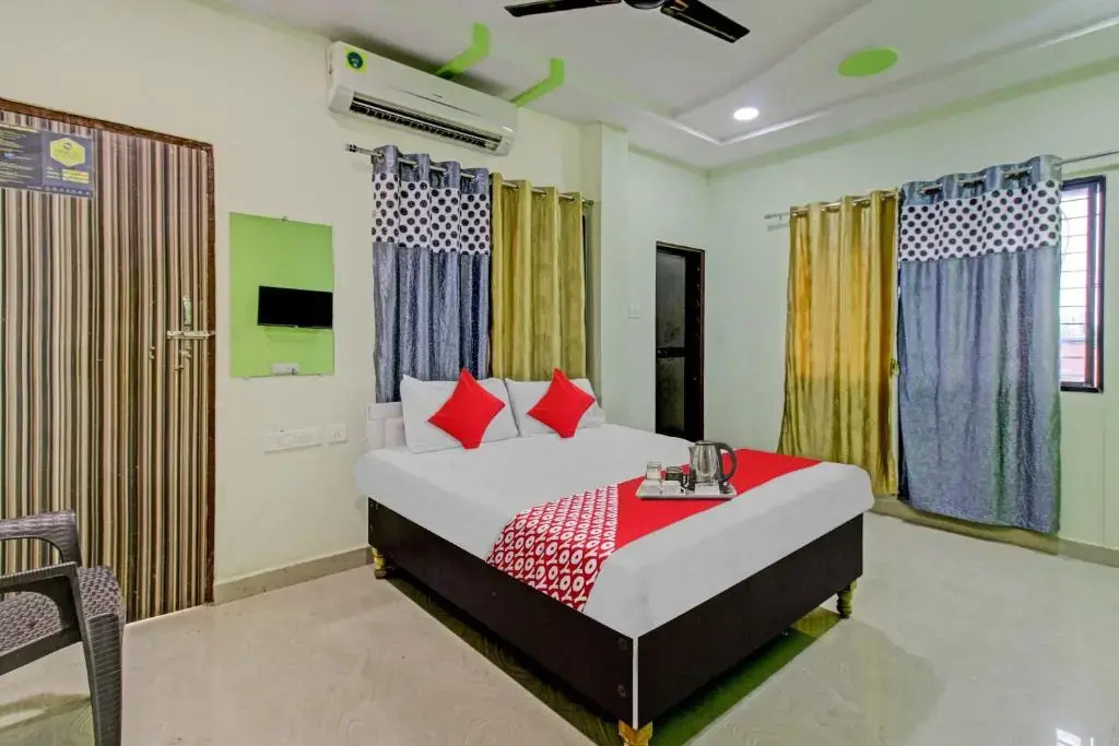 Oyo Flagship 93139 Green Lodging And Boarding