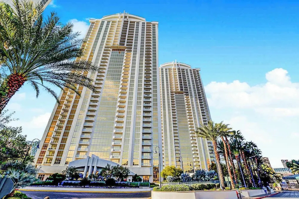Stunning Strip View Penthouse, Balcony 37617