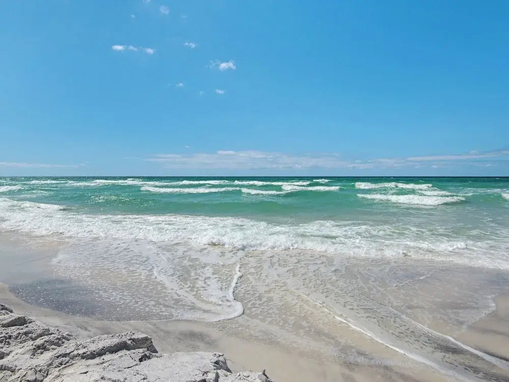 Beachy Chic Home Prime Location Seacrest! 2 Minute Walk to Pool!