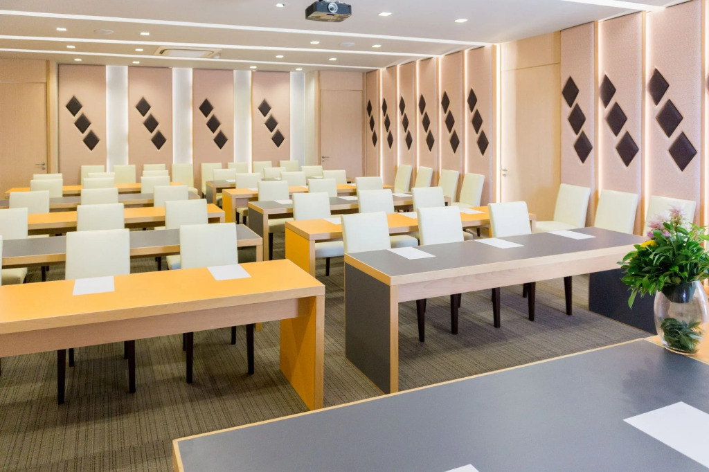โรงแรม เกรซ รีสอร์ท สุรินทร์