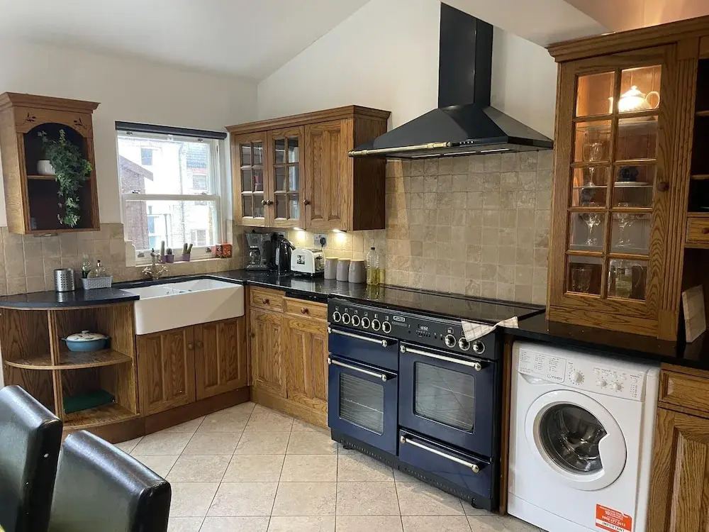 Traditional Elegant Spacious English Home, 4bdr