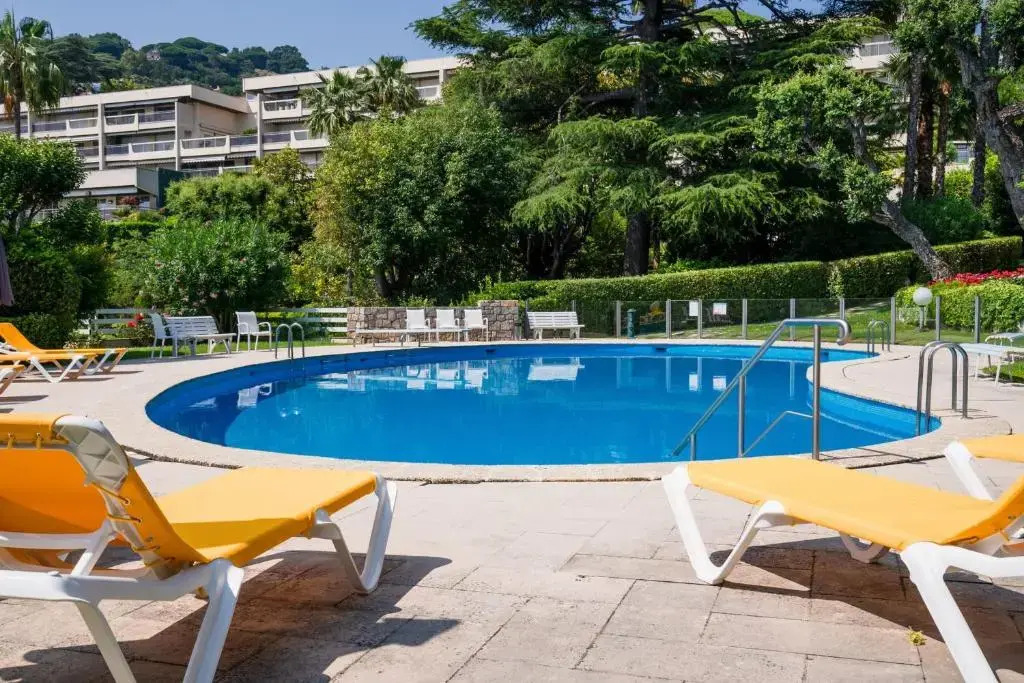 SERRENDY 100m APARTMENT TERRACE VIEW OF THE SEA SWIMMING POOL