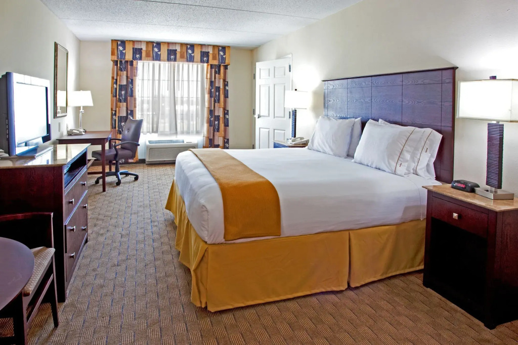Holiday Inn Express & Suites Columbus at Northlake by IHG