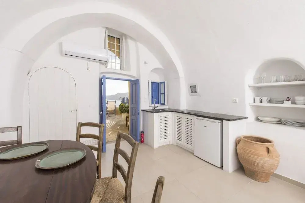 Annouso Villa with Hot Tub by Caldera Houses