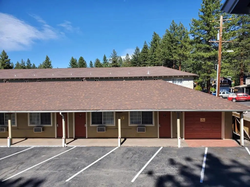 Bluebird Day Inn & Suites