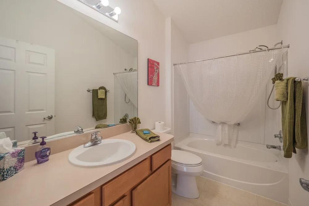 Audrey Lane 555 by White Pelican VR