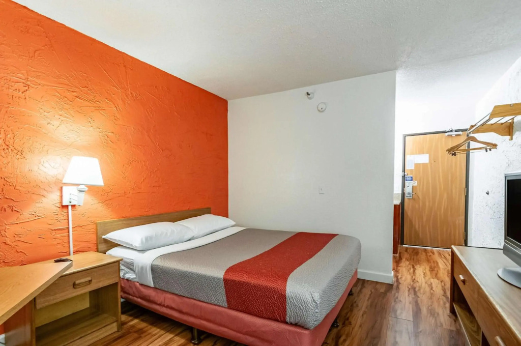 Motel 6-Naperville, IL