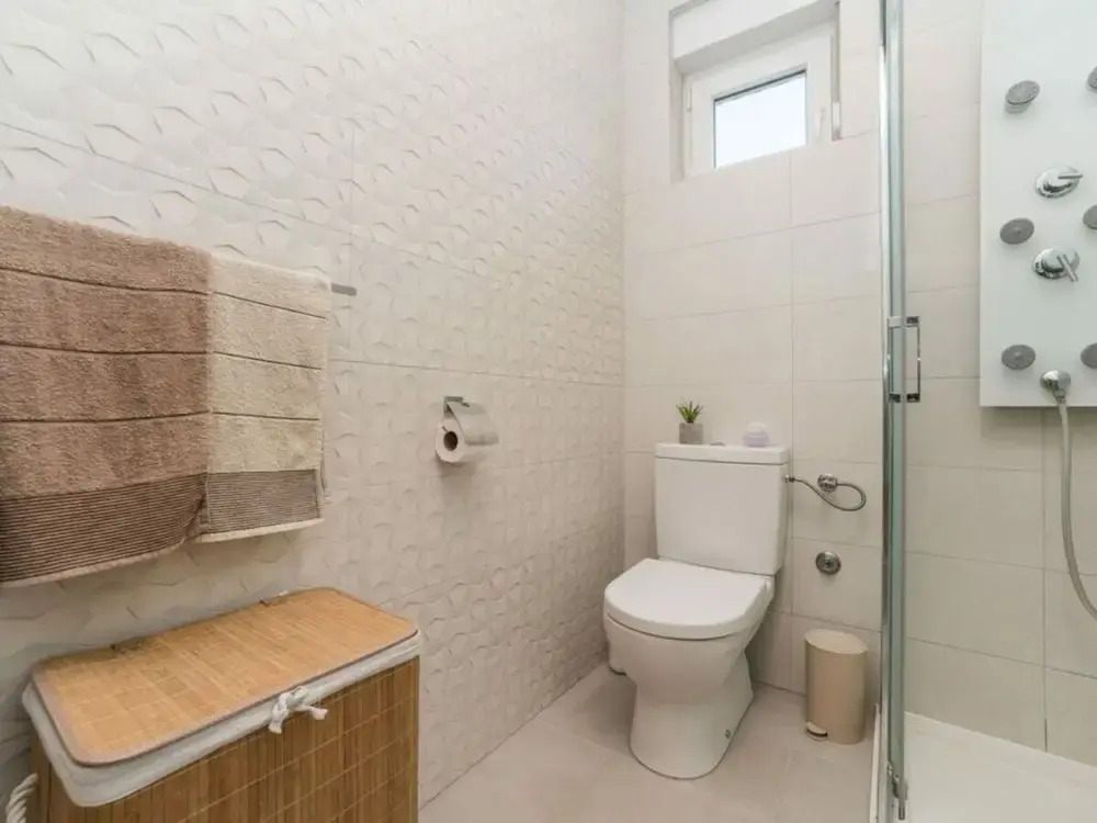 Nicoll With Pool, 50 m From the Beach