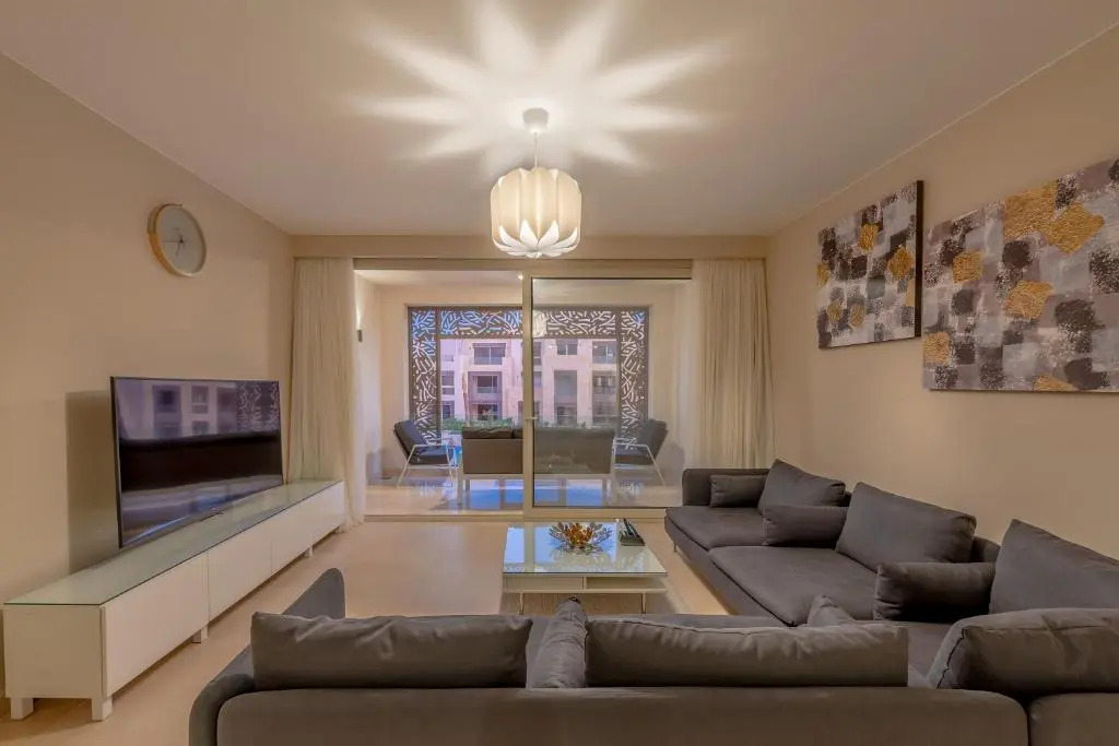 Mangroovy 2 Bedroom Sea View Apartment, Pool & Beach