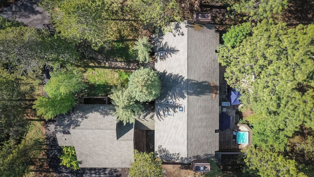 Skylight by Avantstay Elevated Mountain Home w/ Hot Tub, Billiards, Large Patio