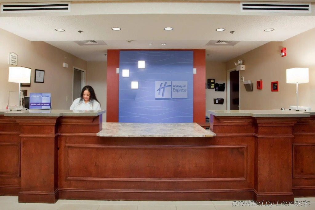 Holiday Inn Express & Suites Chesapeake by IHG