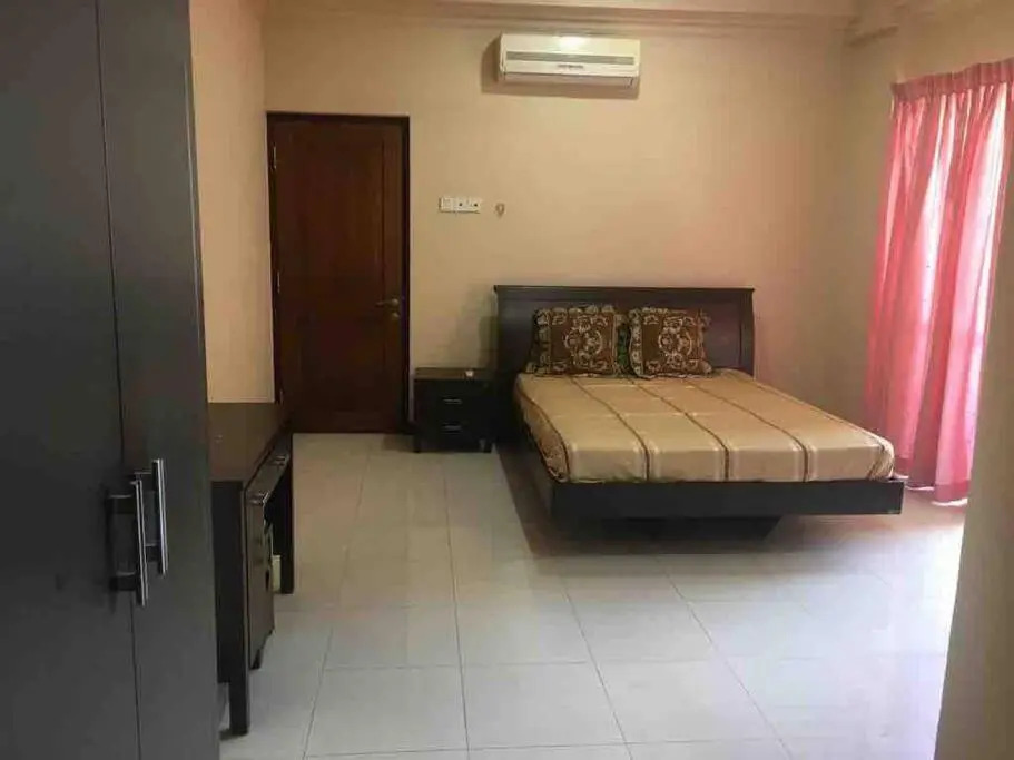 3 Bedroom Rental With Pool And Gym