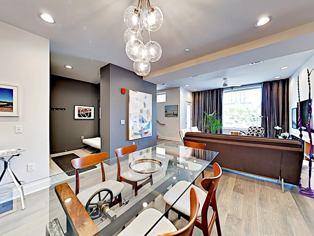 East-Side Urban Retreat Unit 263 - 2 Br Condo