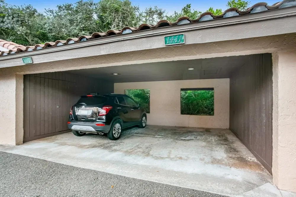 Dog-friendly Oceanfront Townhouse With Covered Balcony, Views, Pool & AC