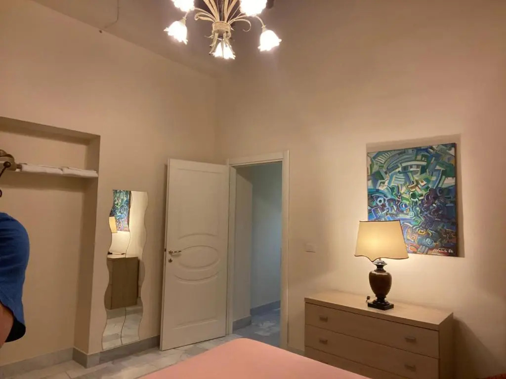 Renovated apartment with 3 bedrooms in an historic palazzo between port and old town