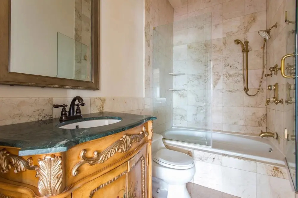 Large 2 BR/ 2BA Duplex in City Center by Domio
