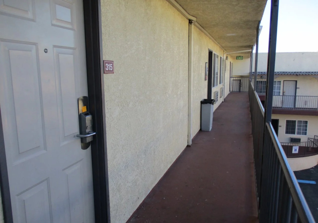 Deluxe Inn Hawthorne/ LAX