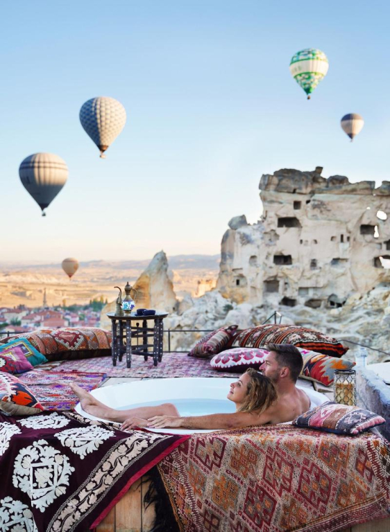 Seki Cave Hotel, Wake Up to Hot Air Balloons