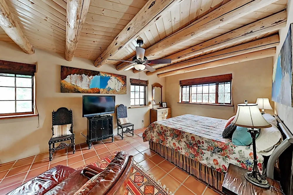 Alfreds Hacienda & Casita W/ Hot Tub & Fireplaces 4 Bedroom Home