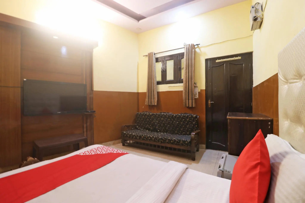 Hotel Dakshit Inn by OYO Rooms