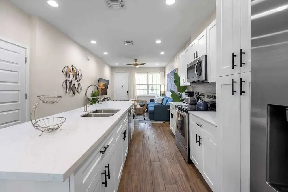 Beautiful 4BR Home w/ Modern Design
