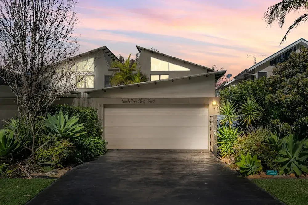 3-bed Seaside Serenity Escape at Long Beach