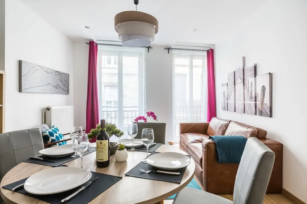 Cozy 3BR Apartment in Capucins, Bordeaux