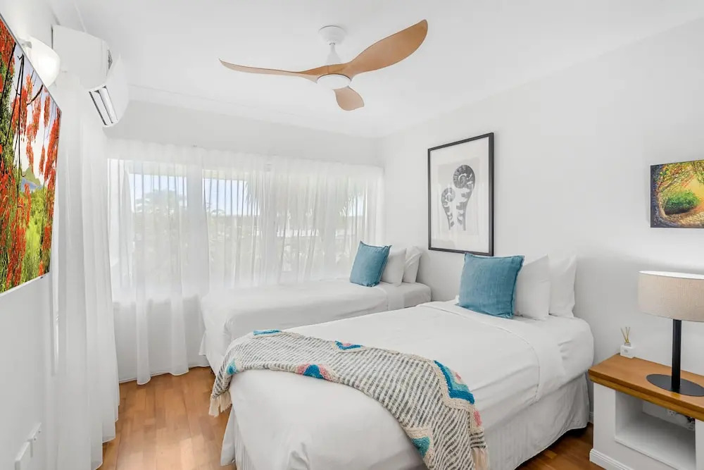 Belle Escapes - Sapphire Suite Absolute Beachfront Alamanda Resort 17