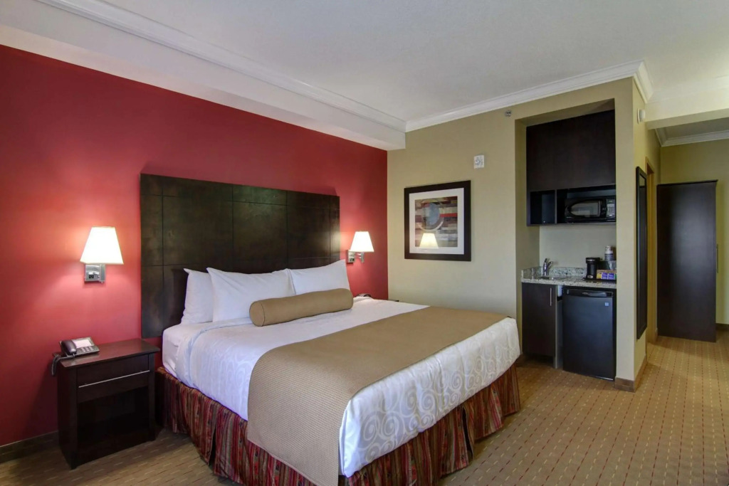 Best Western Plus Bowmanville