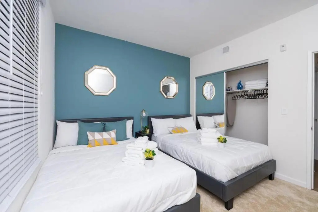 Amazing 2 bedroom 7 min from Disneyland w FREE Parking