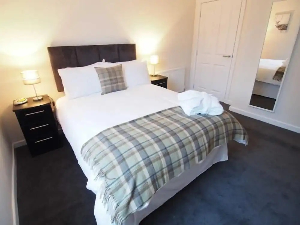 Wallfield Field Apartments