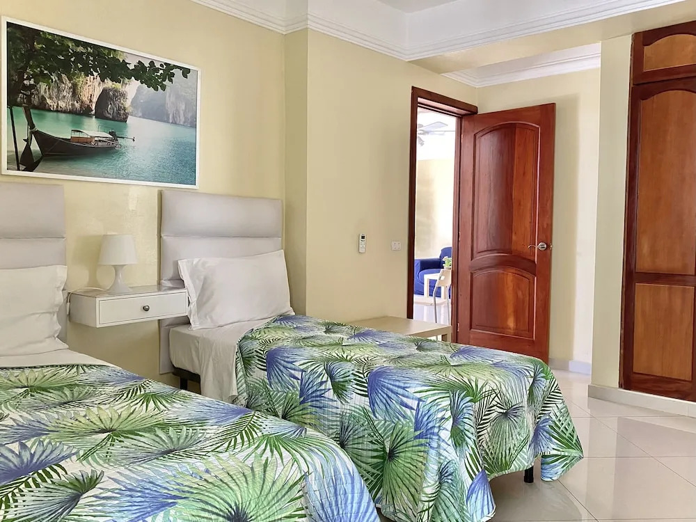 Hotel Shakey