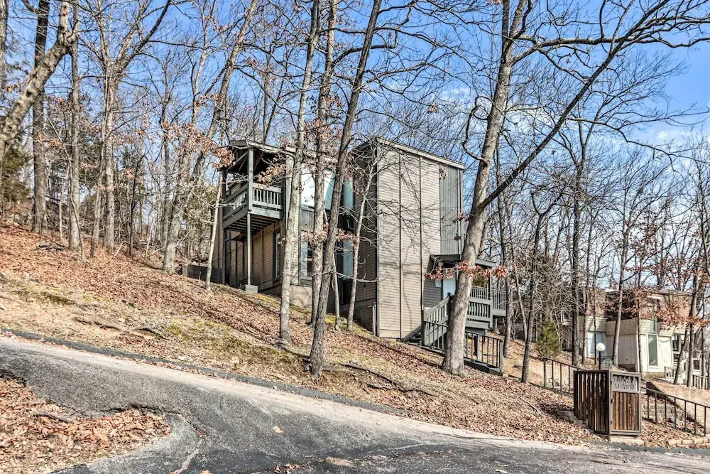 < 1 Mi to Margaritaville Resort: Osage Beach Home!