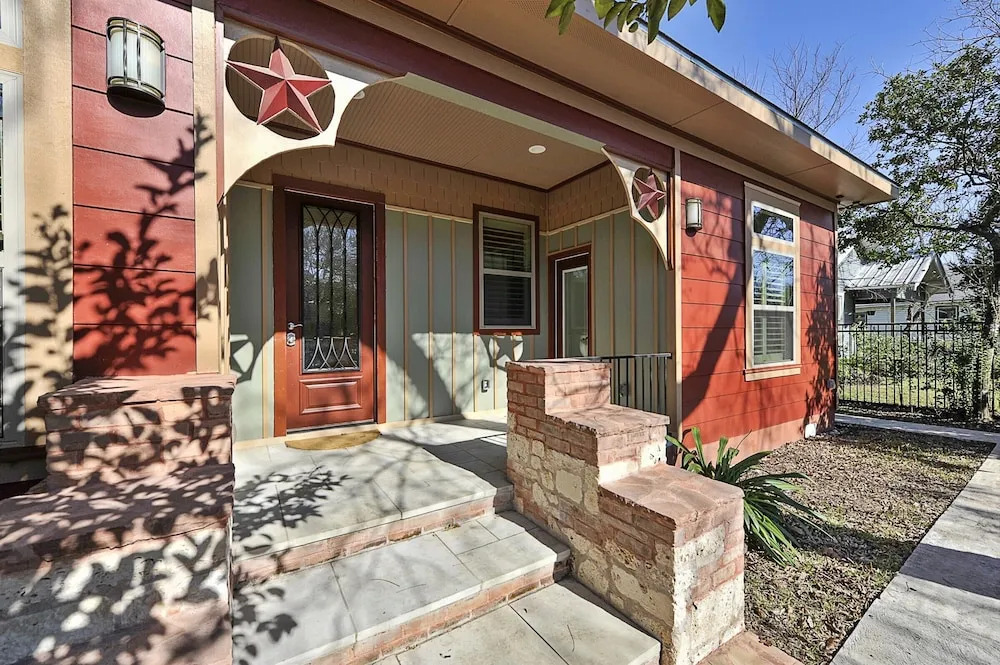 Stylish 3BR in Austin by RedAwning