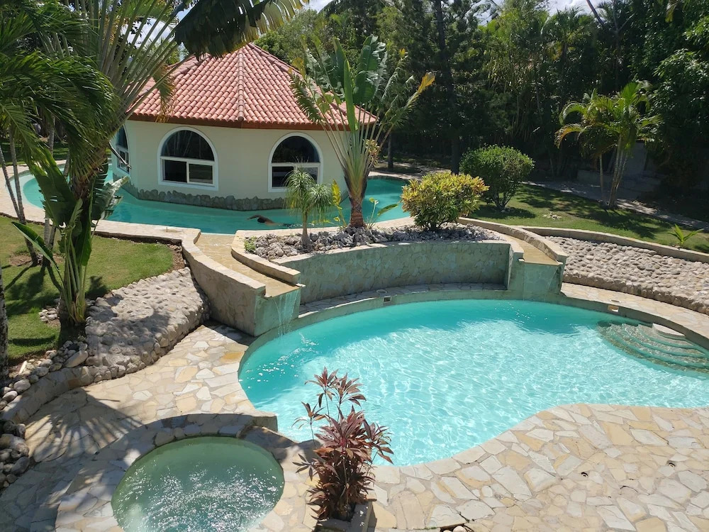 Villa 6 Bedrooms Guests Friendly