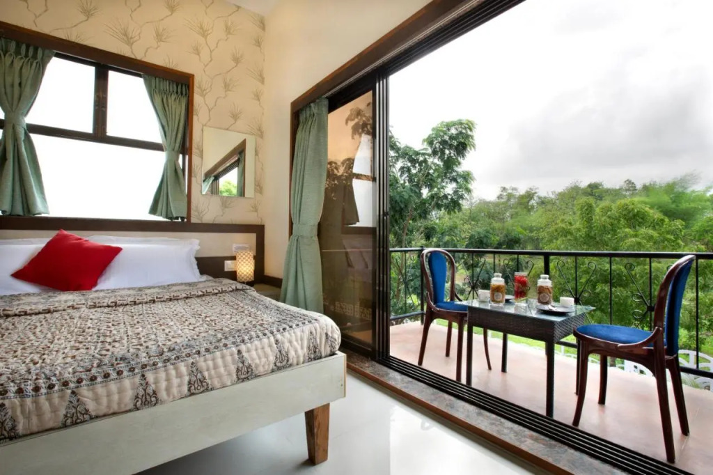 SaffronStays Nithyam - 2BR budget pool villa in Wada, gated community, Wi-Fi, river walk, near Mumbai via NH48