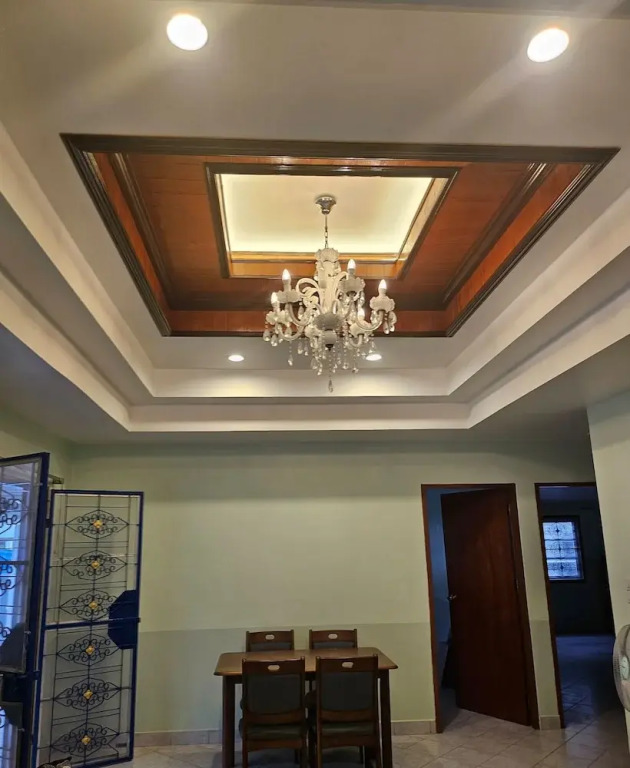 Room in Guest Room - Stunning Home Great Location
