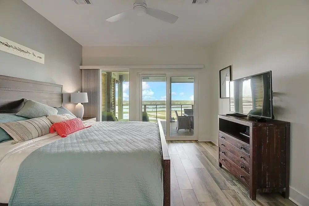 Paradise Ahoy 4 Bedroom Home by Redawning