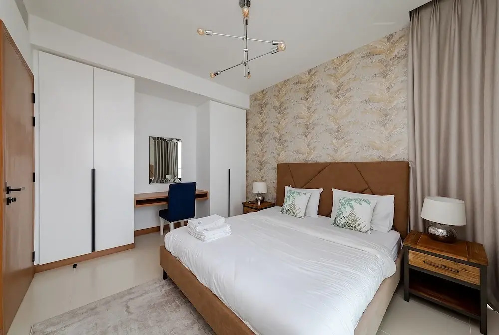 Stylish 2BR with Marina Views