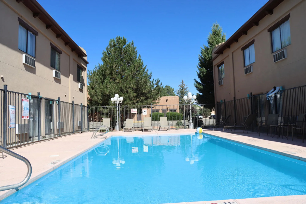 Sagebrush Inn & Suites
