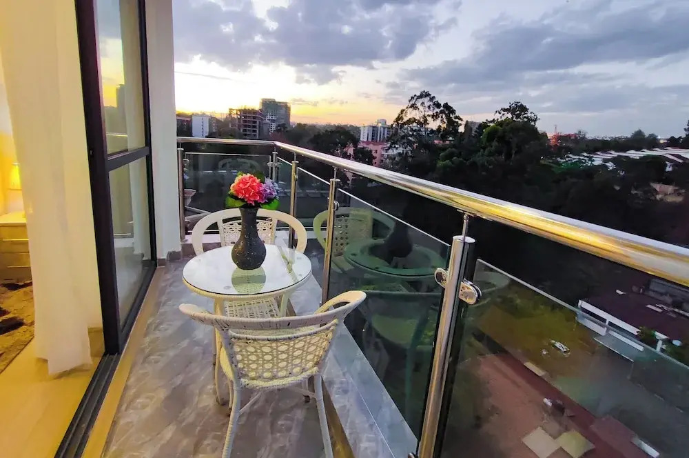 Erica Suites- Riverside