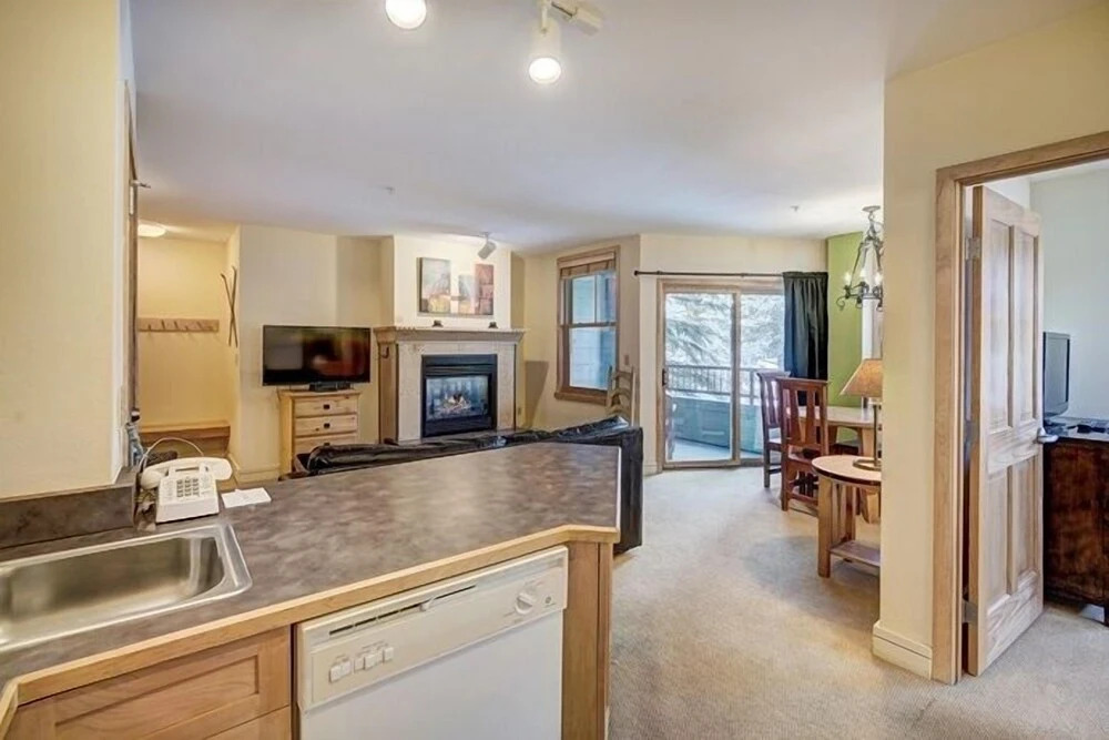 Silver Mill 8184-1br-walk To Slopes! Kids Ski Free! 1 Bedroom Condo by RedAwning