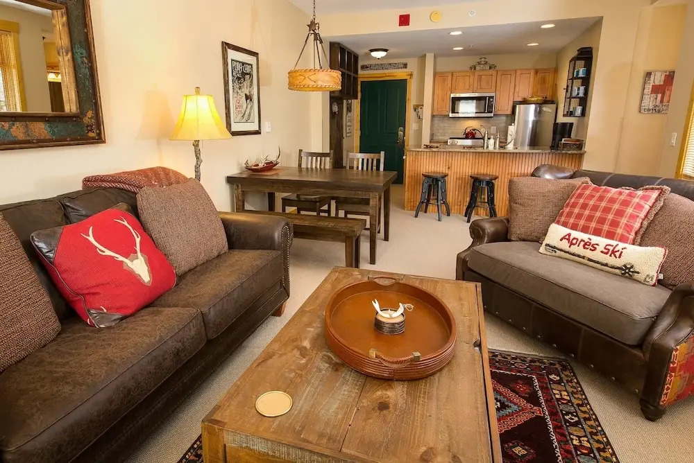 Spacious, Mountain Chic, Close to Ski Lift 1 bedroom - TM316 by Redawning