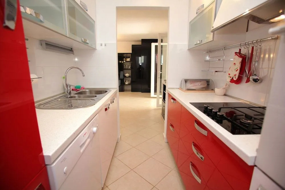 Gem of the sea luxury beach apartment with brand new heating infinity pool
