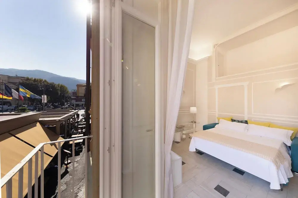 YourHome - Royal Blue Suite