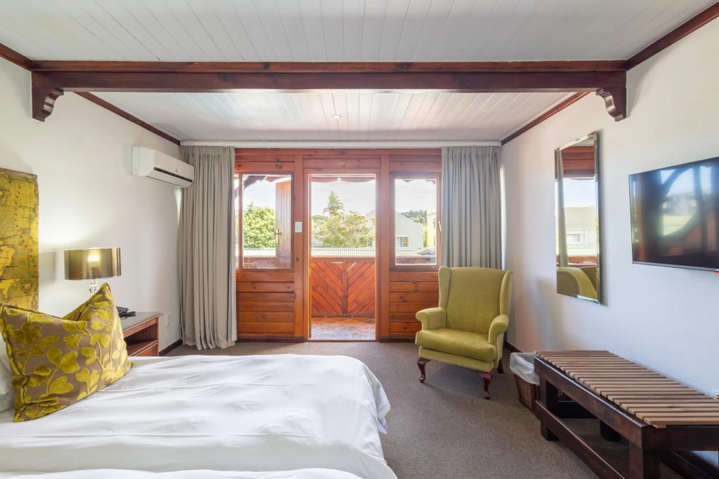Knysna Log-Inn Hotel